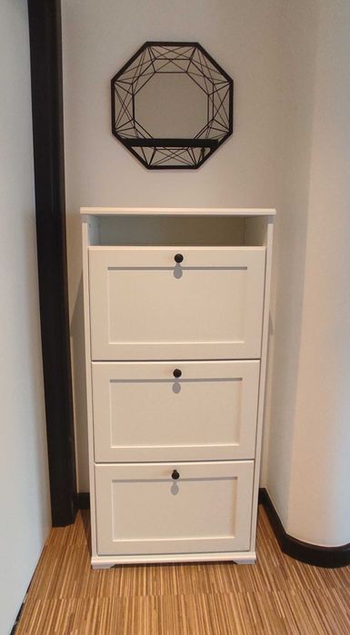 Espelho decorativo 46x46cm octógono regular c/ grades e moldura preta.