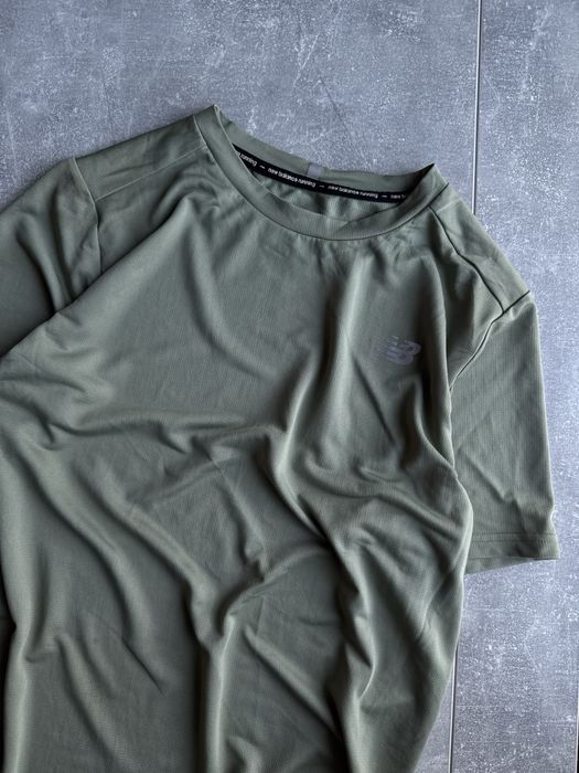 Зеленая спортивная фуболка new balance