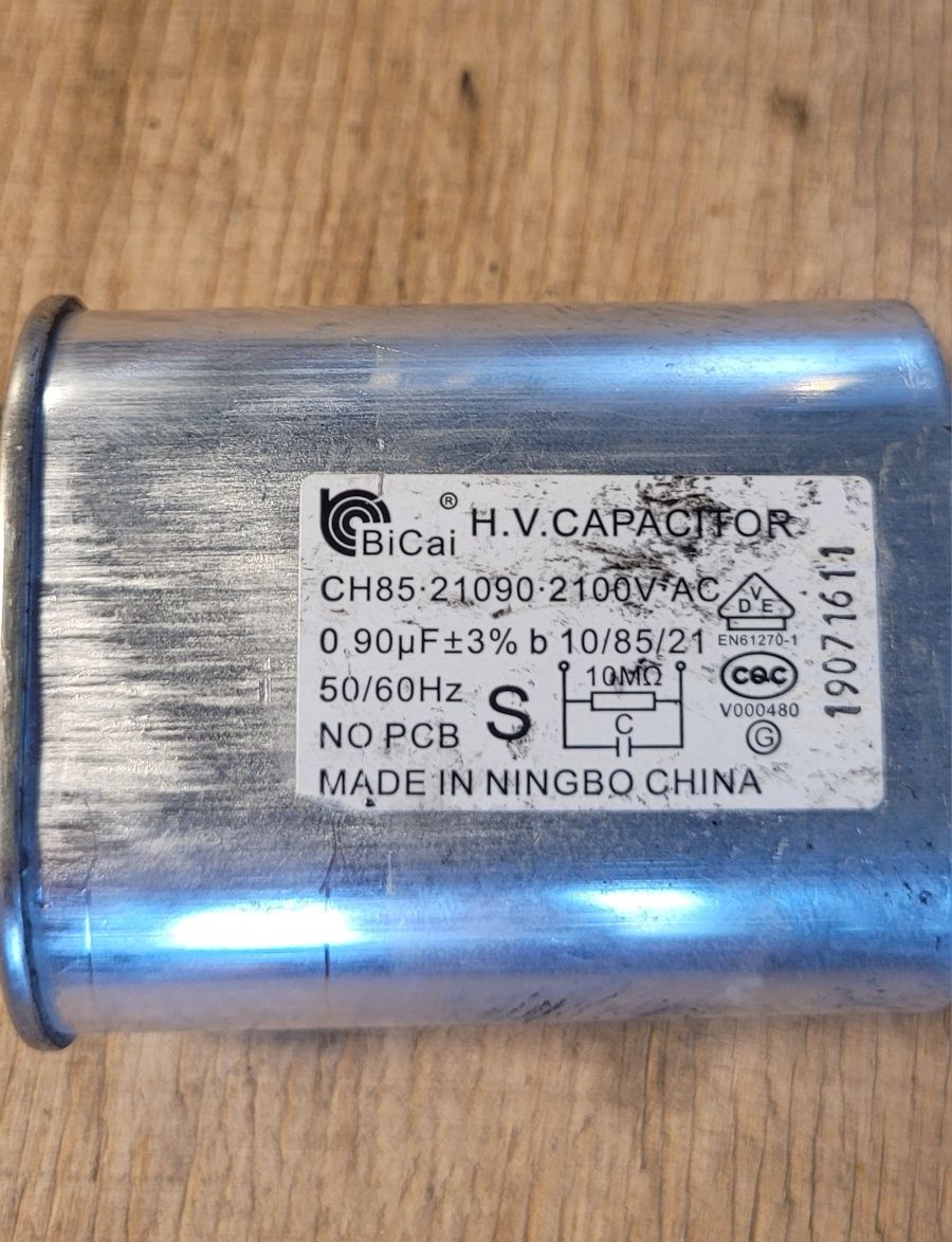 Używany kondensator z kuchenki mikrofalowej  H.V.CAPACITOR CH85 
CH85-