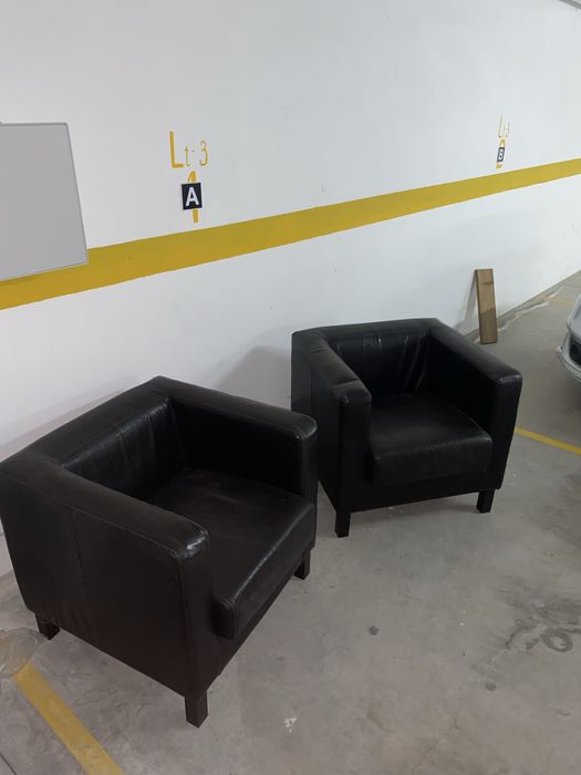 Poltronas de Couro Preto – Conjunto com 2 unidades