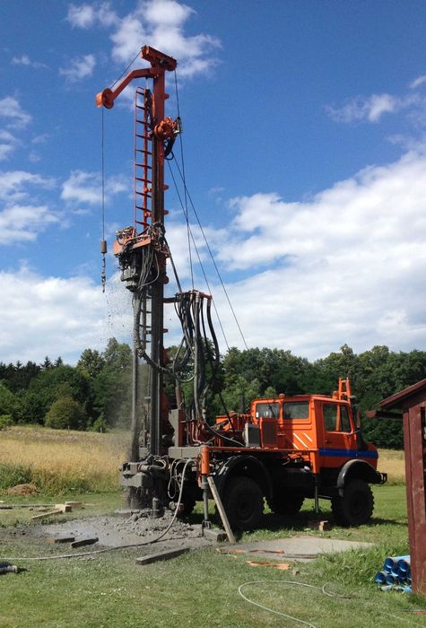 Wiertnica pionowa  Unimog U435 4x4, pompy ciepła, studnie głębinowe