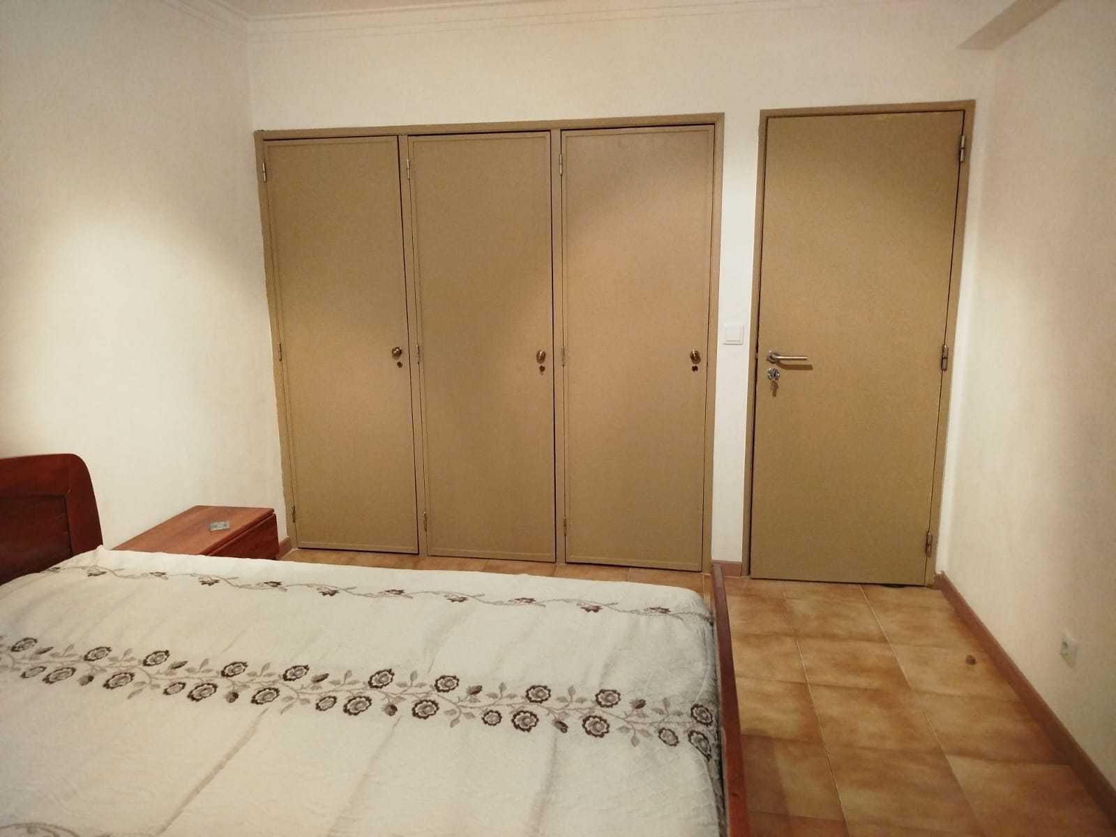 Quarto apenas para estudantes a 10 minutos a pé metro Odivelas