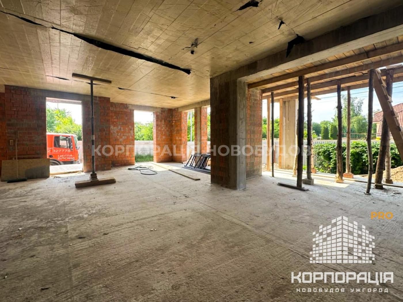Продаж сучасного будинку (дуплекс) біля Центру та Слов’янської наб.