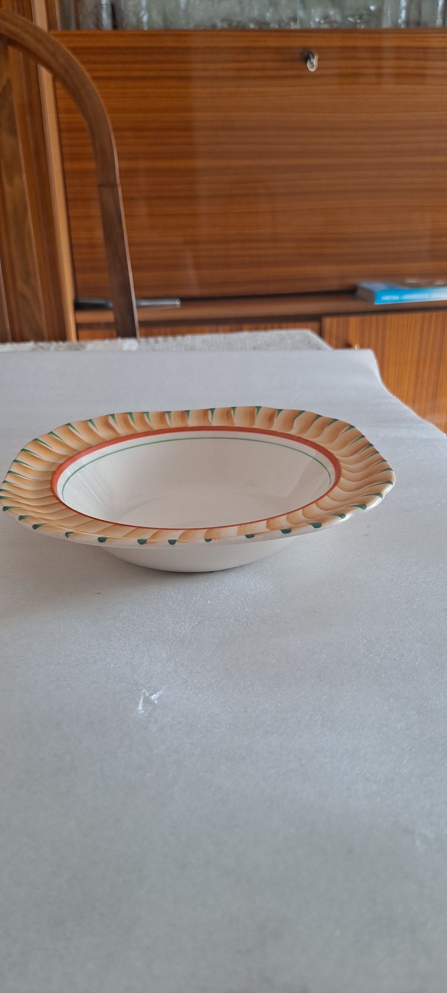 6 miseczek i 1 duża firmy Hampton Ivory
