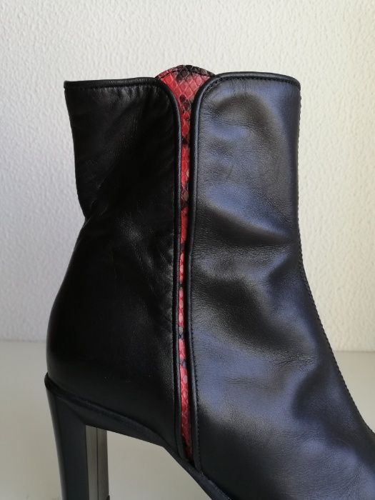 Botas de senhora em pele com biqueira em pele de cobra