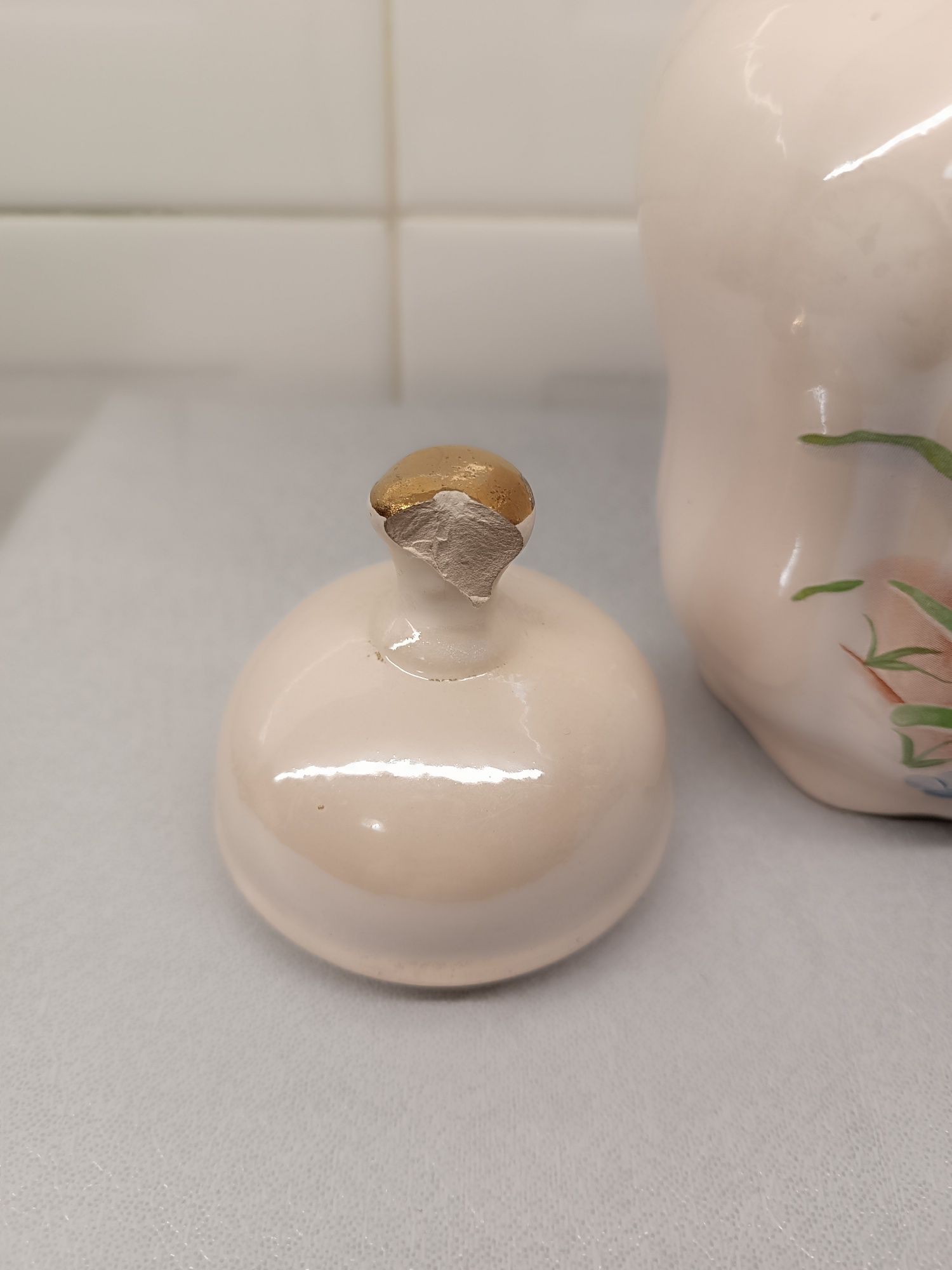 Jarra Flores em Porcelana Antiga. 15 cm