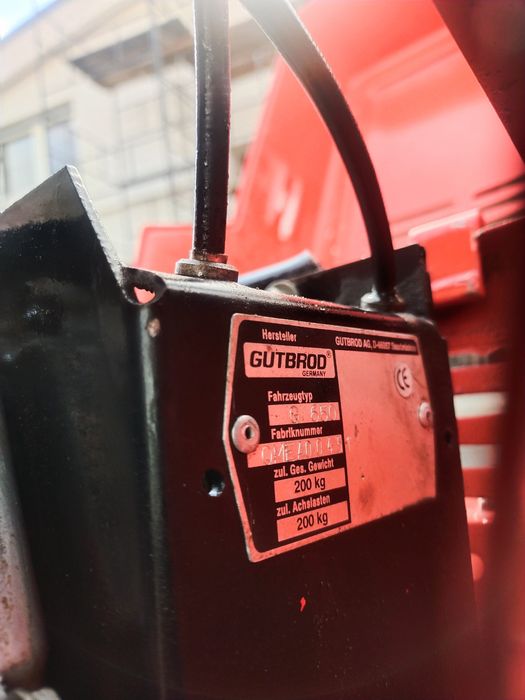 Zamiatarka spalinowa