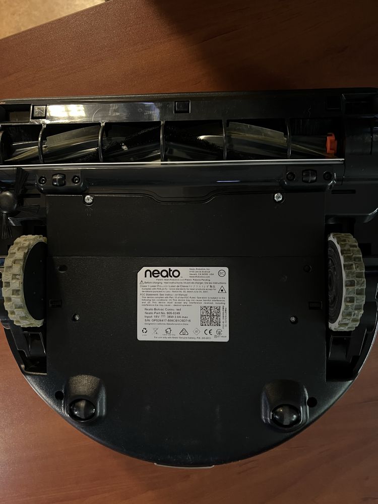Robot sprzaątajacy neato bootvac connected dc02