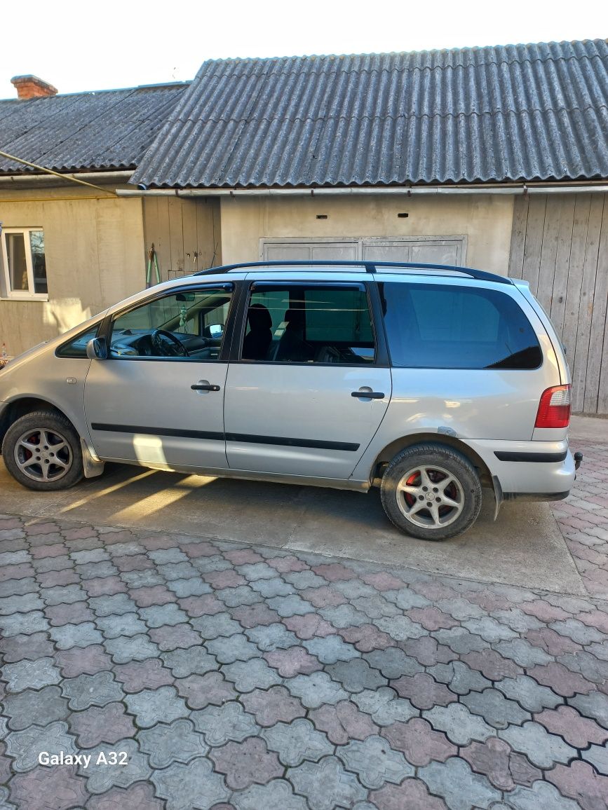 Авто вдоброму стані,на повному ходу.