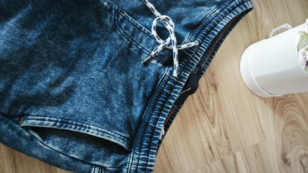 Spodnie krótkie dżinsowe męskie spodenki z jeansu granatowe marmurko L