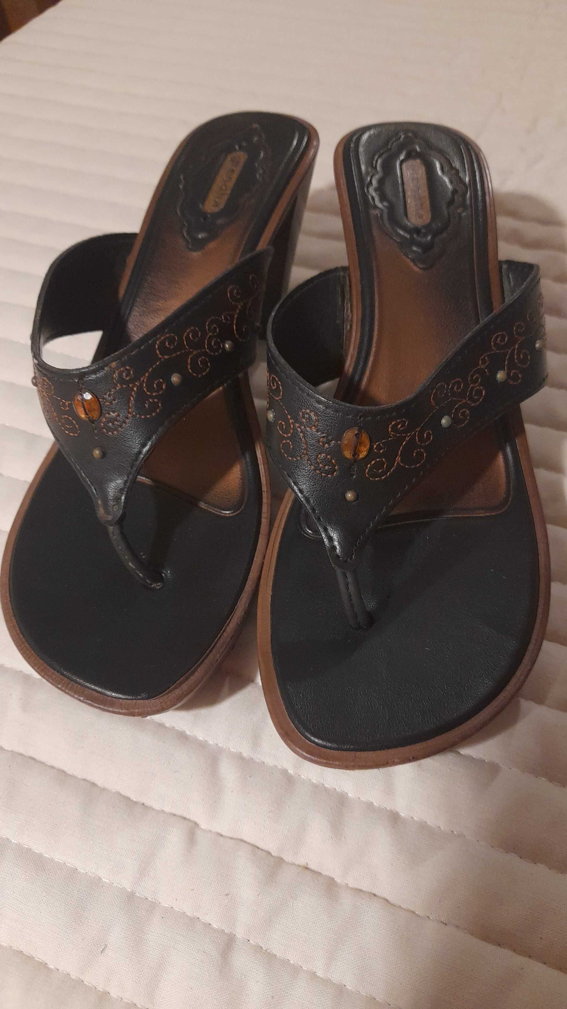 Sandálias Grendha, cor preto e castanho, tamanho 40