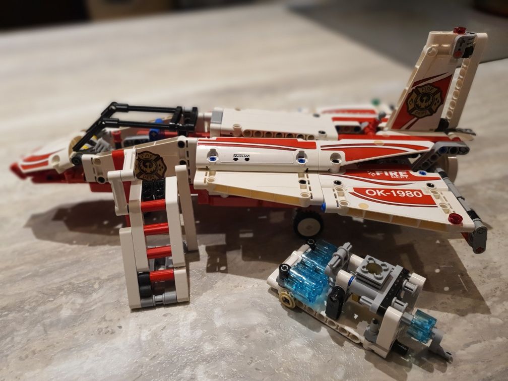 Lego 42040 Technic 2w1 Samolot strażacki odrzutowiec