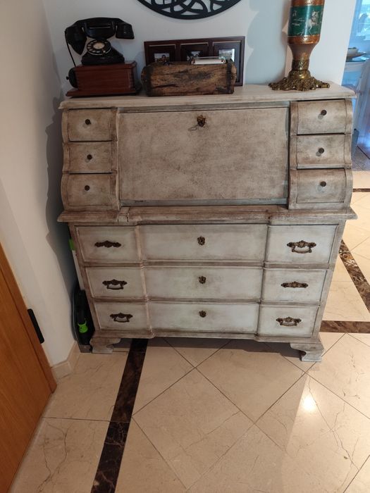 Escrivaninha em mogno com pintura de chalk paint