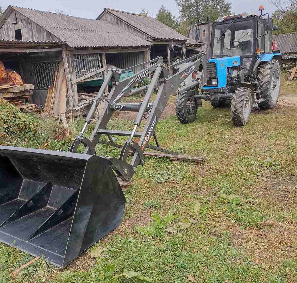 Быстросъёмный погрузчик КУН-1800 на трактор МТЗ ЮМЗ Т-40 с ковшом 1 м3