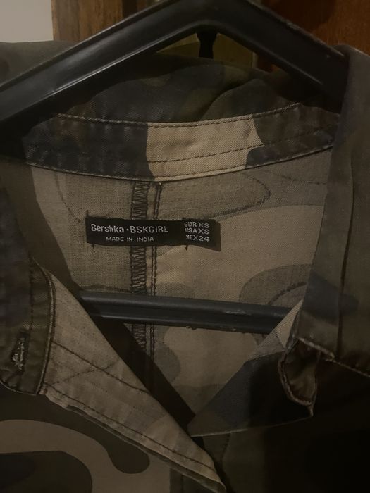 Camisa Bershka padrão tropa