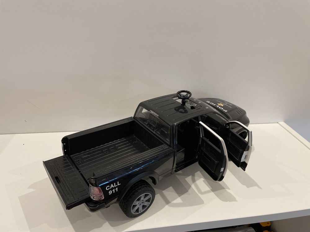 BRUDER Policja Dodge RAM radiowoz