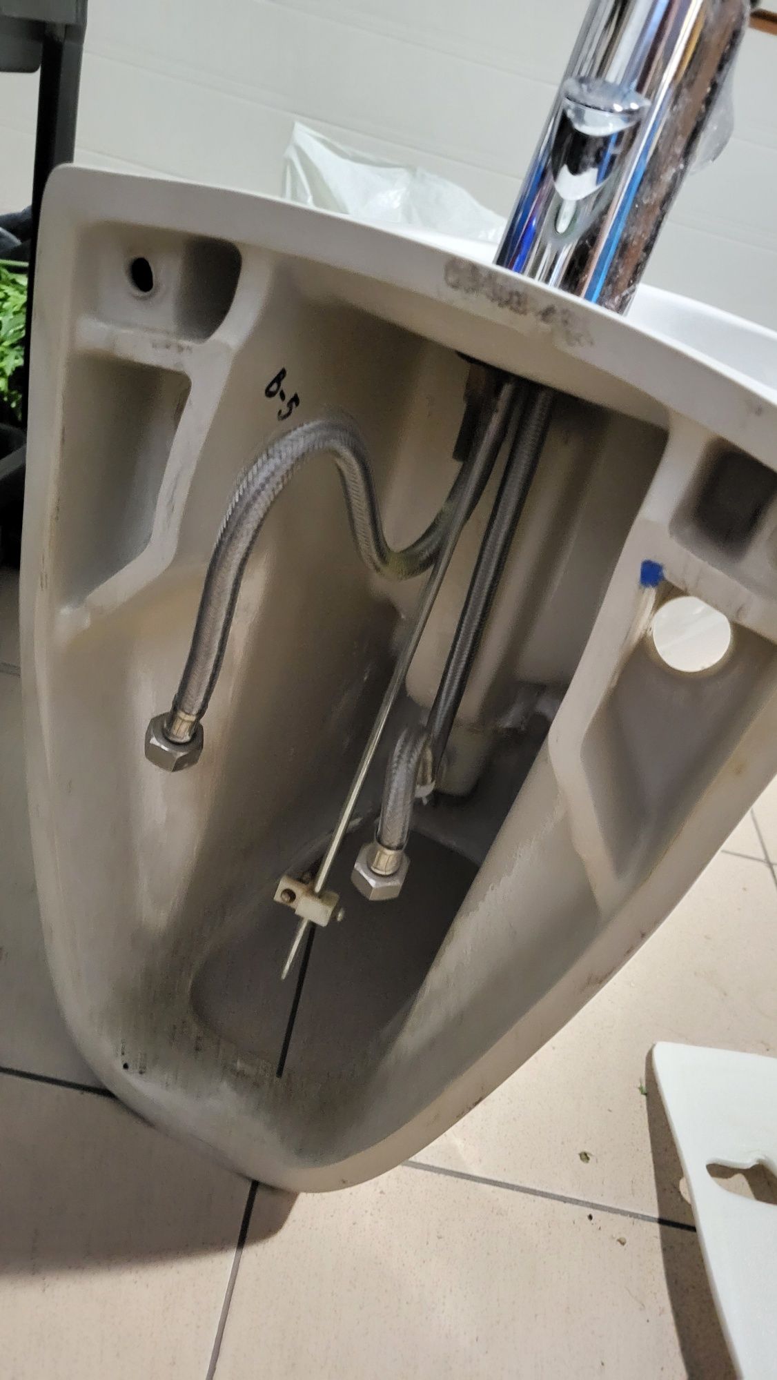 Bidet w zestawie z baretią