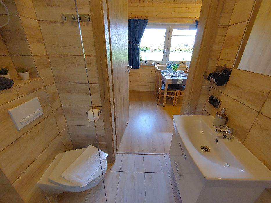 Nocleg w Górach Jezioro Domki i Apartamenty z Sauną Tężnią Śniadaniem