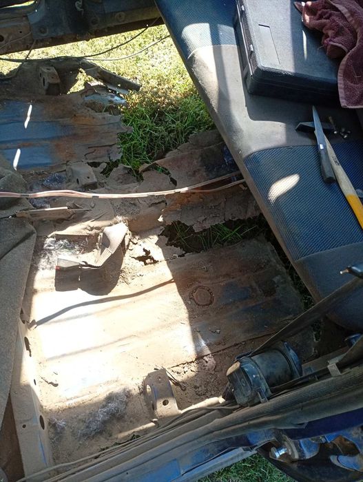 Продам машину на відновлення,або по запчастинам.