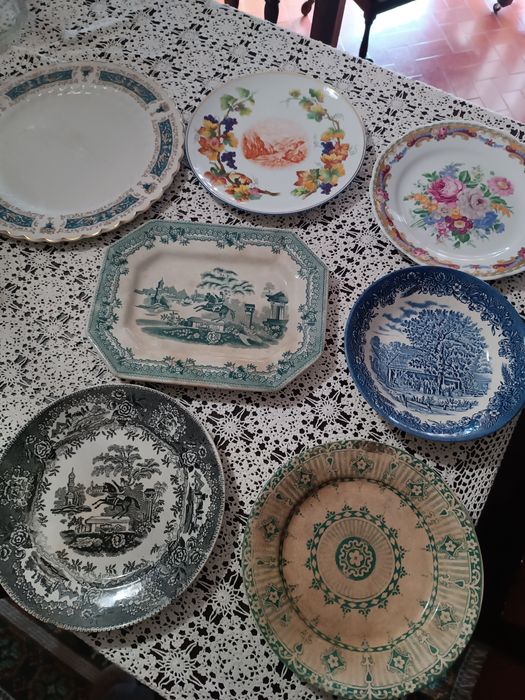 Várias peças muito antigas