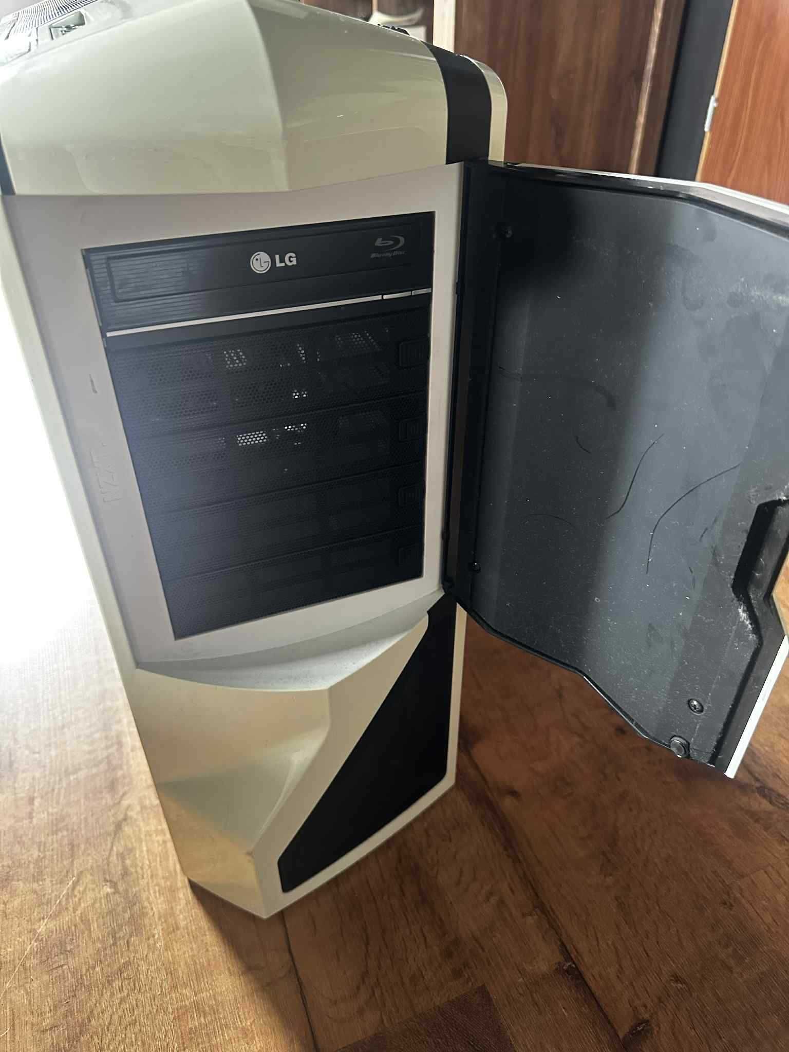 Komputer Stacjonarny / 16gb/4.00Ghz/GeForce GTX 970 (4GB)/2,3Tb