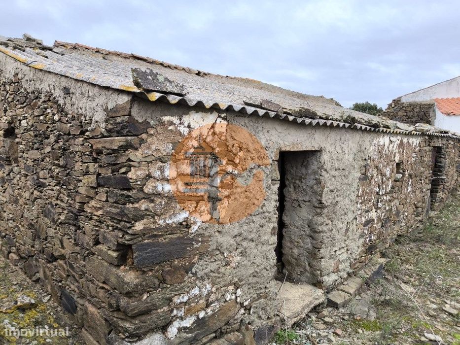 Ruina Para Reconstruir - Vista Mar - Com Logradouro - Em Vale De Eb...