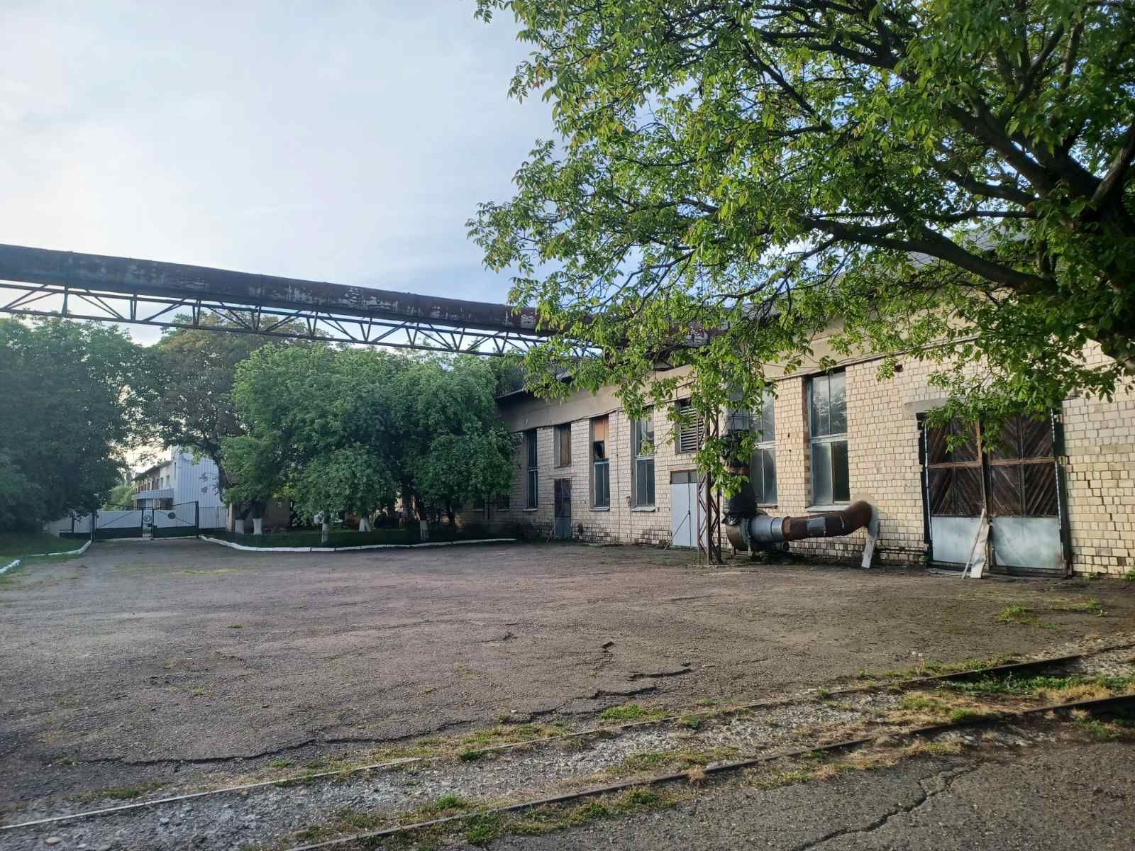 Виробничо-склалський комплекс, 1,7 га землі