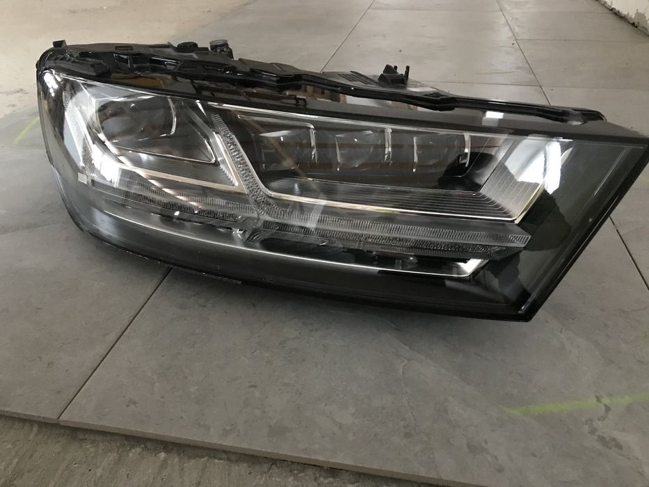 Фара ауді Audi Q7 matrix full led права фара