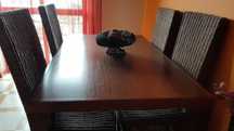 Mesa de sala e cadeiras