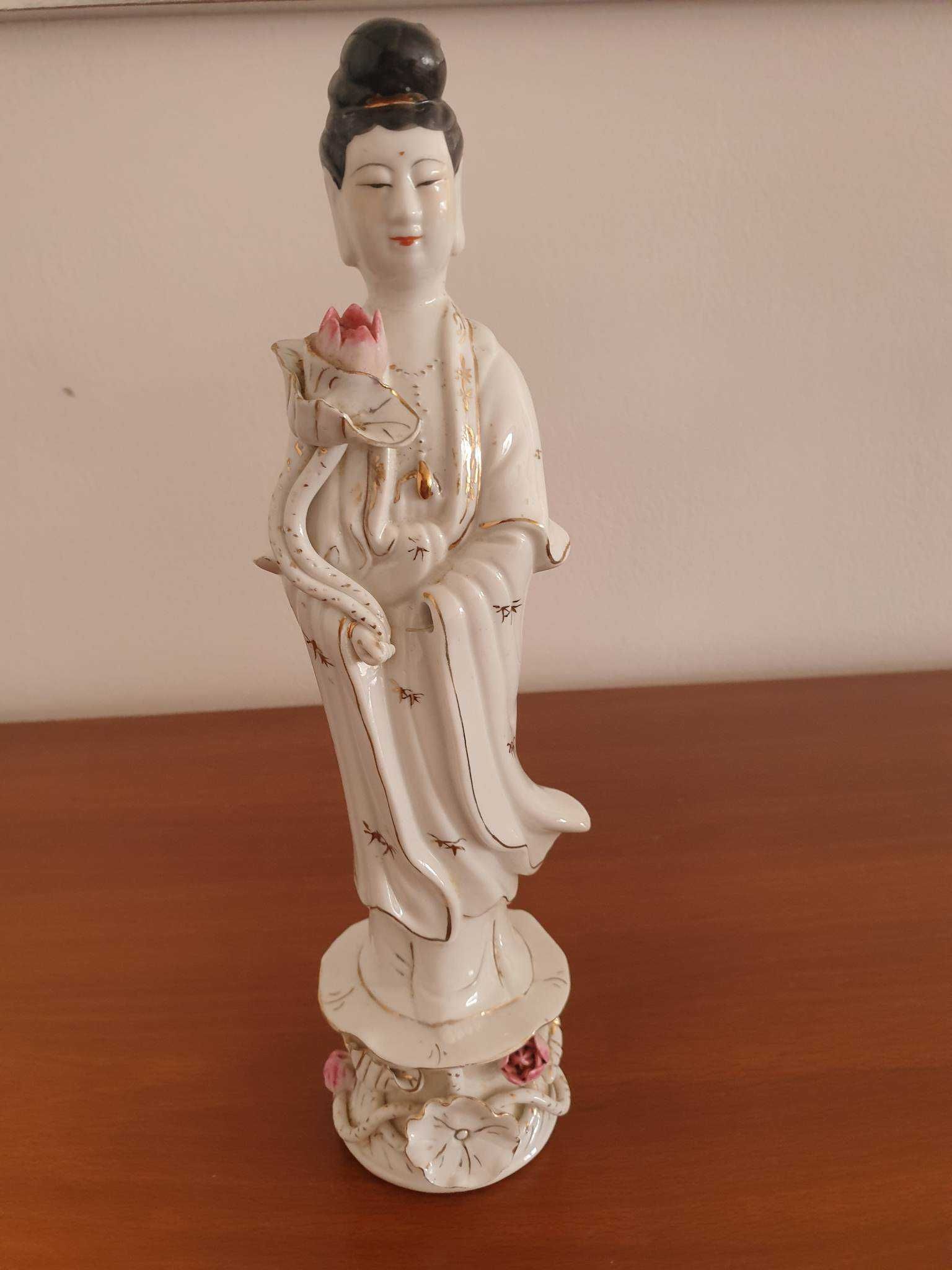 Deusa antiga com flor de lótus