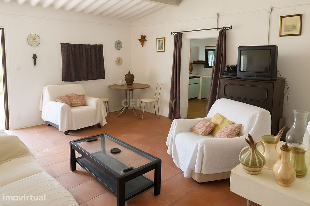 Quintinha com Moradia T2 + Armazém | 2ha vedados | Rio | Fruteiras | A