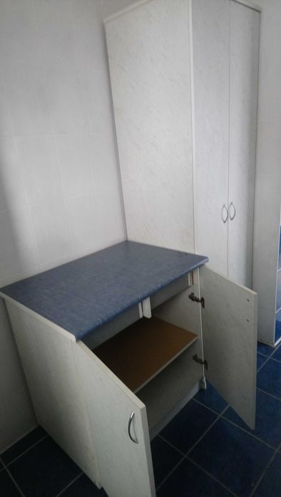 Шафи офісні стелажі