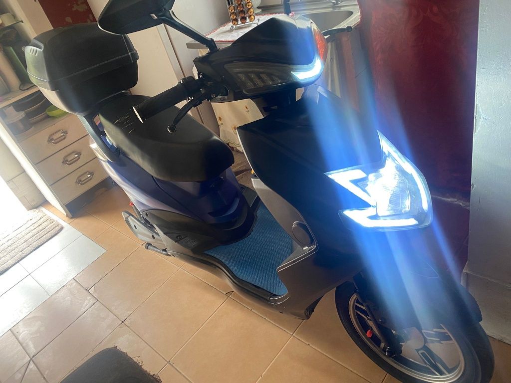 Scooter elétrica MILG YW