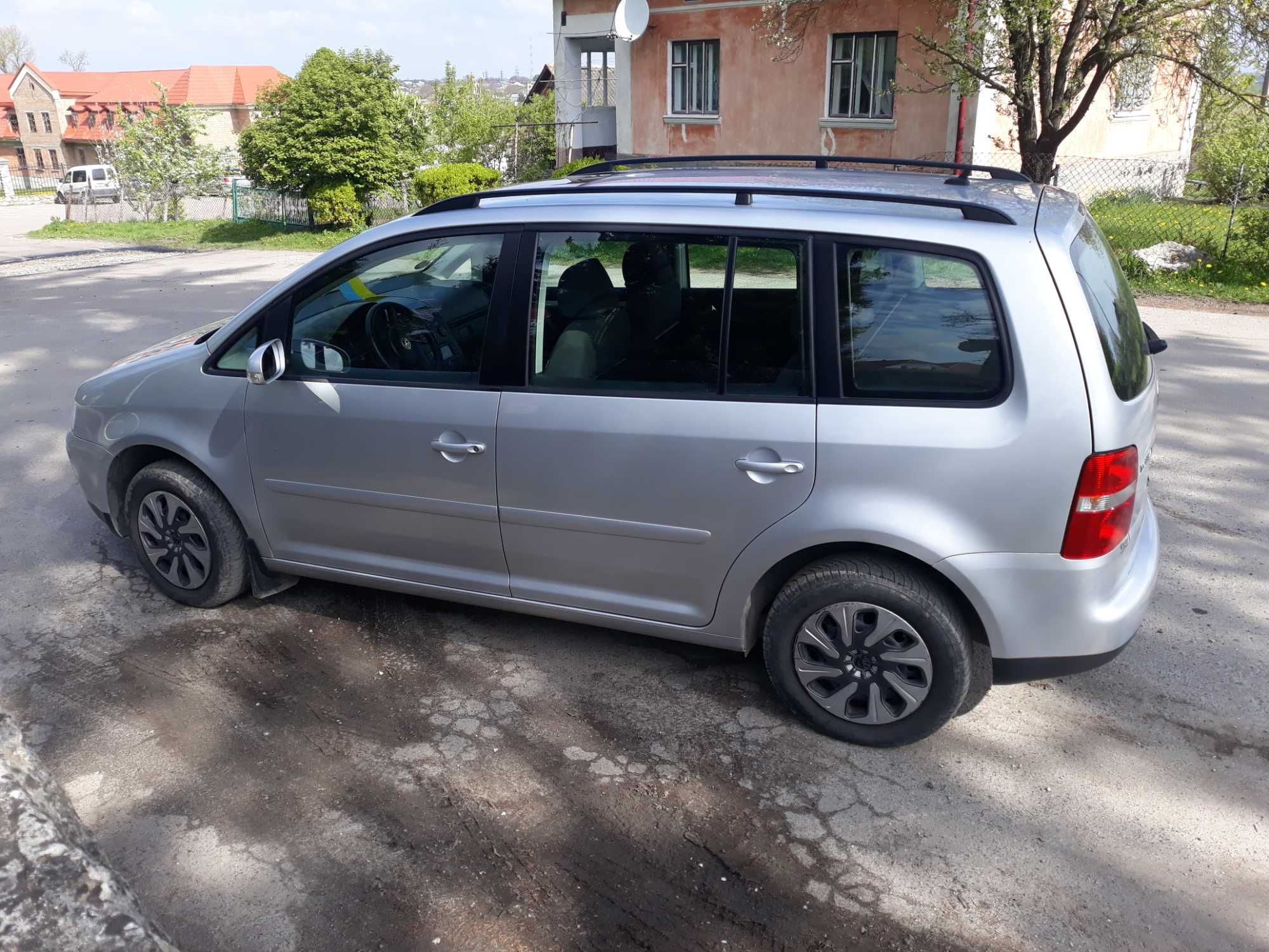 Volkswagen  TOURAN  2006 року.