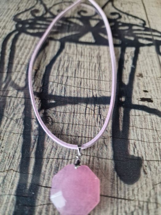 Colares em resina personalizados