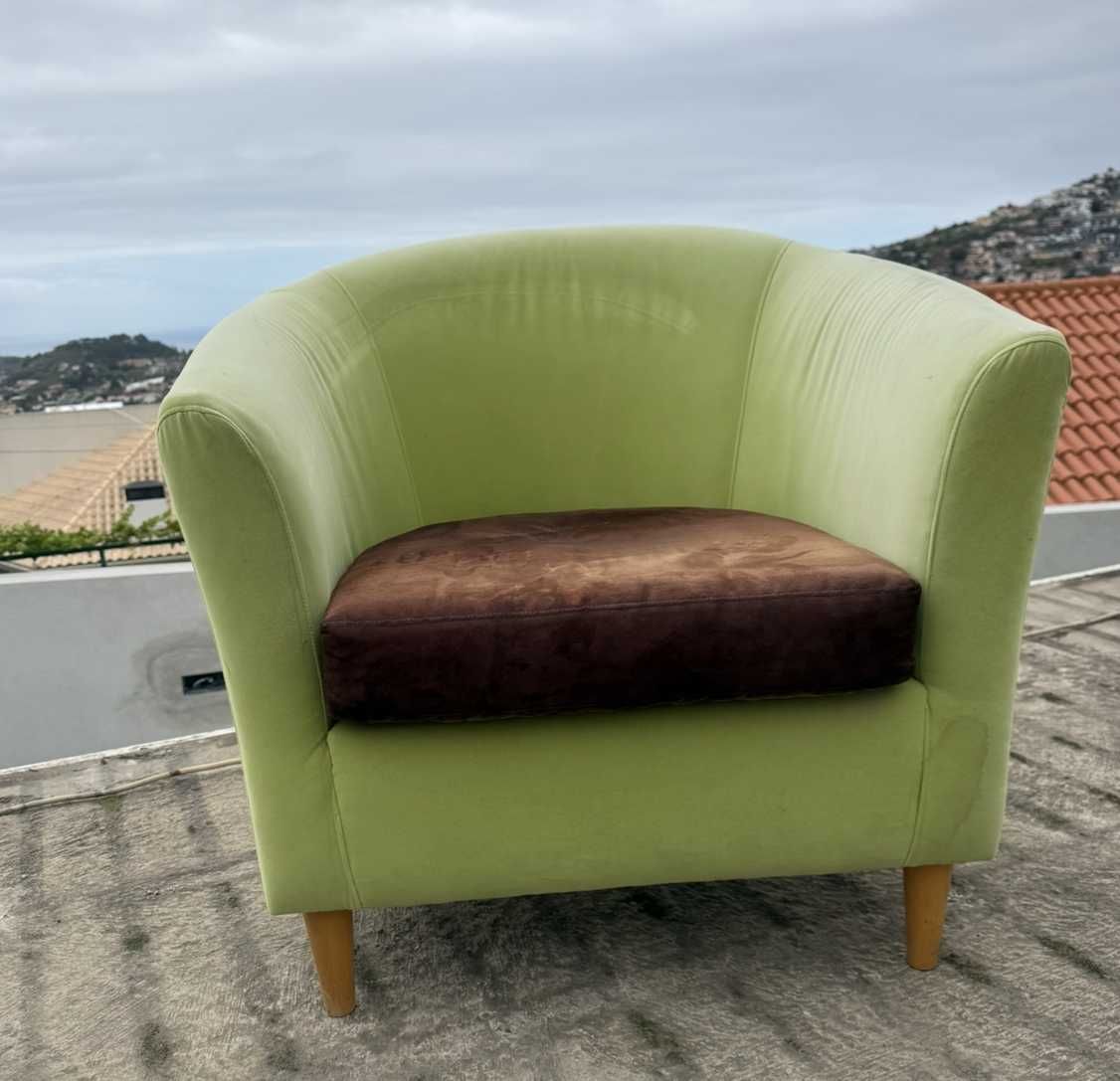 Cadeirões verde e castanhos (com algum uso) - 100€