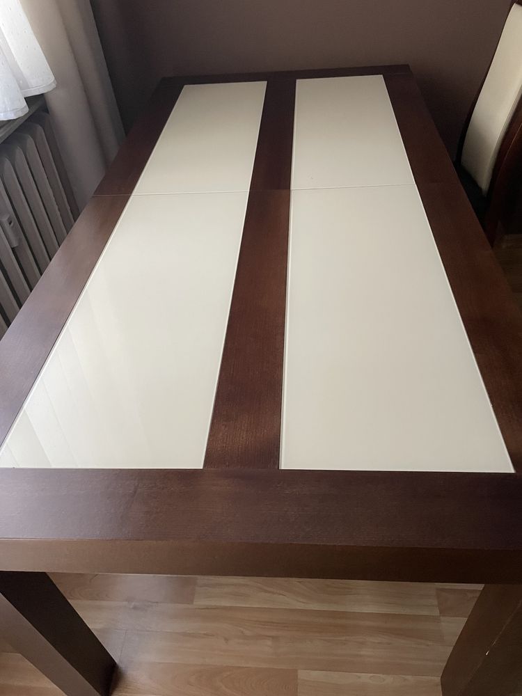 Duży rozkladany stół