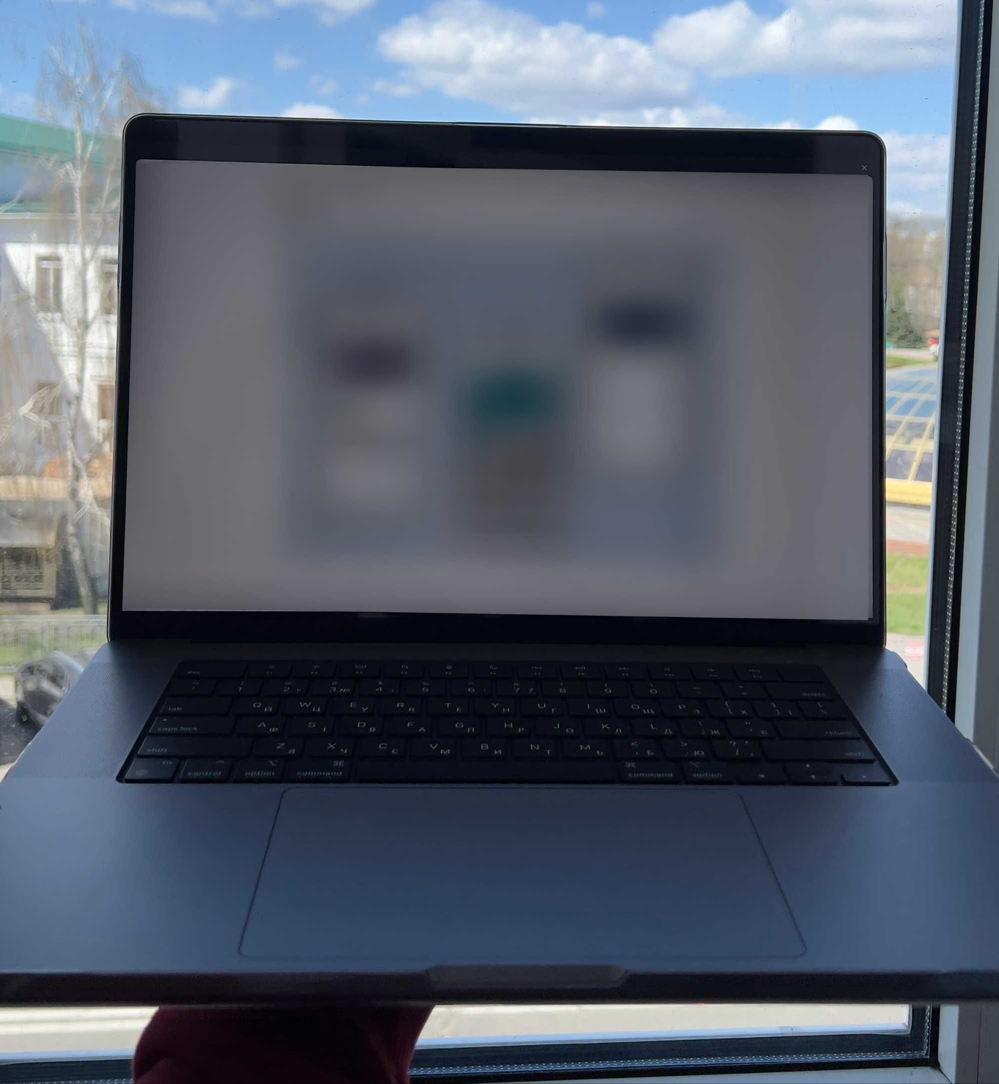 Ноутбук MacBook Pro 15"  Retina with Touch Bar 256GB. Вживаний.