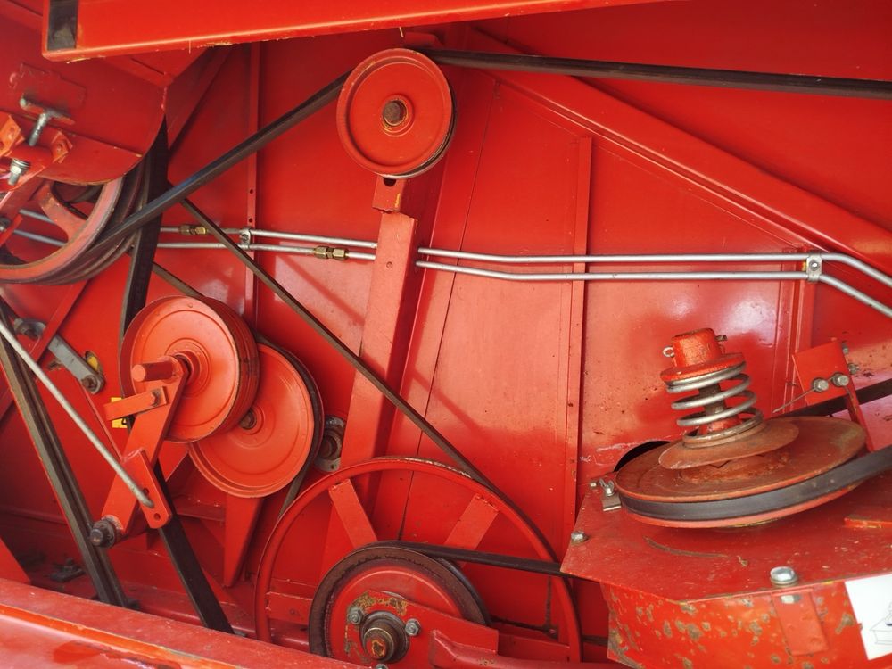 Комбайн зернозбиральний Massey Ferguson 16. Майсей Фергусон 16