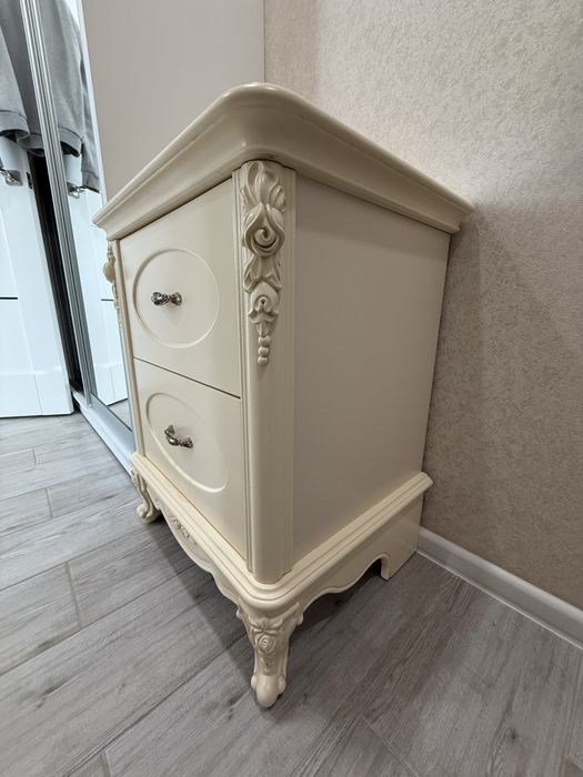 Продам тумбу из натурального дерева,Италия.