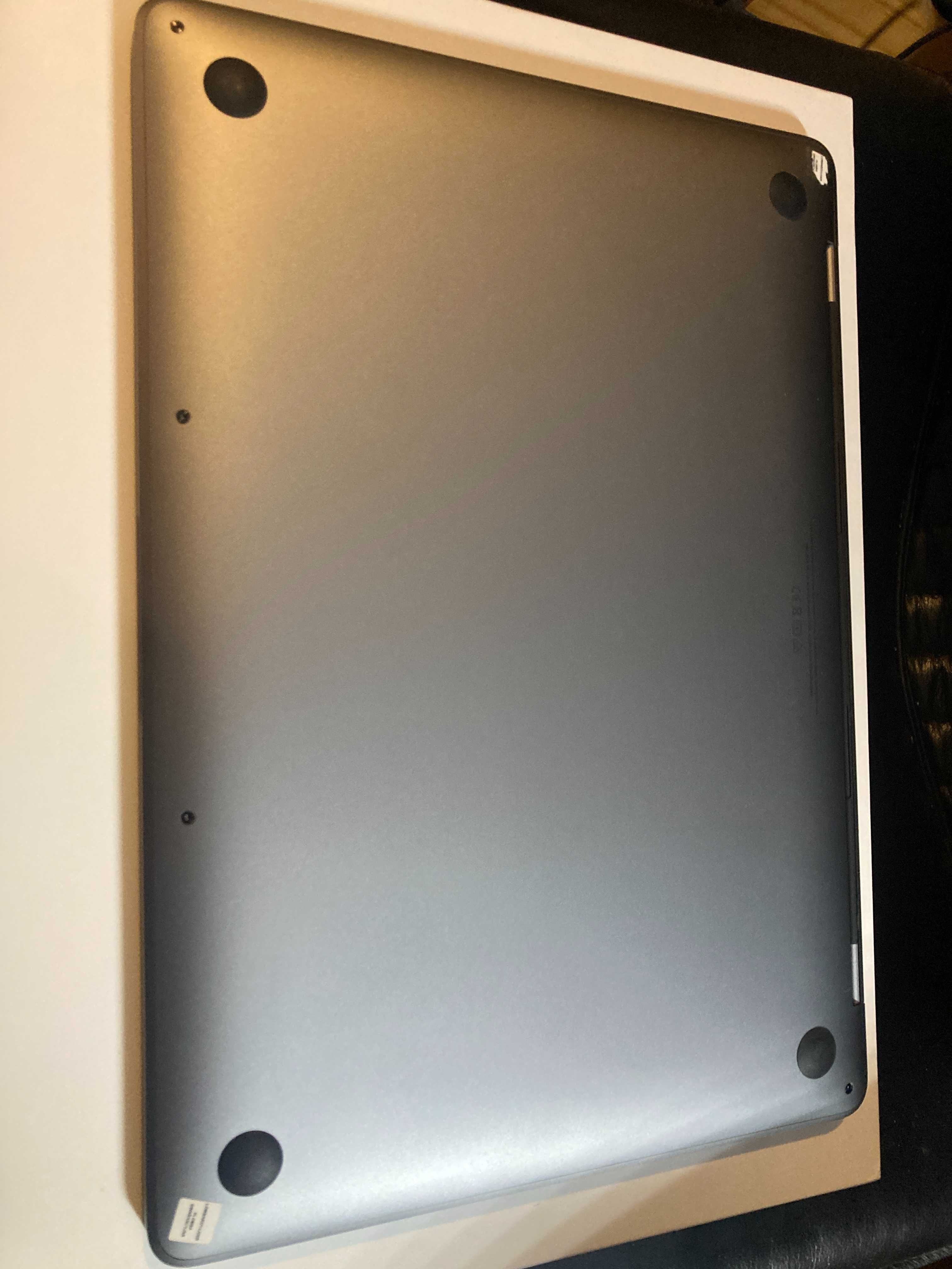Macbook pro 13 M1 w bd stanie A2338
