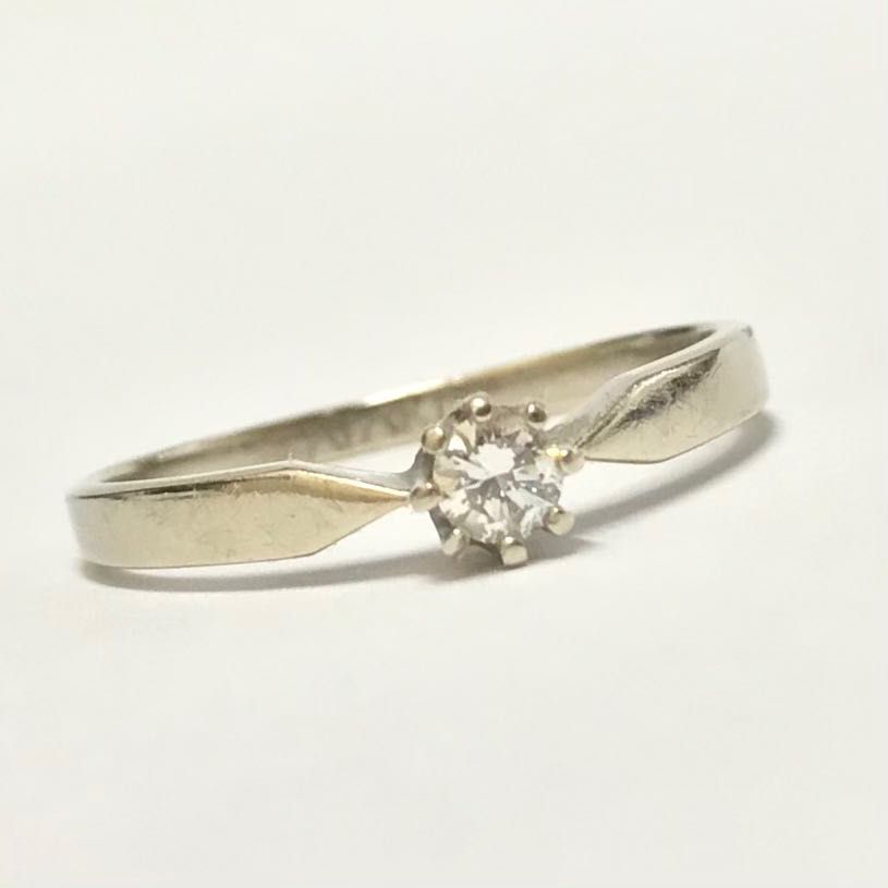 Złoty pierścionek zaręczynowy z DIAMENTEM APART 11