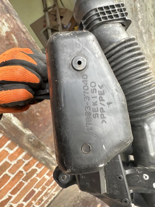 Корпус повітряного фільтра фильтра Toyota Prius 1.8 XW30 17893-37040