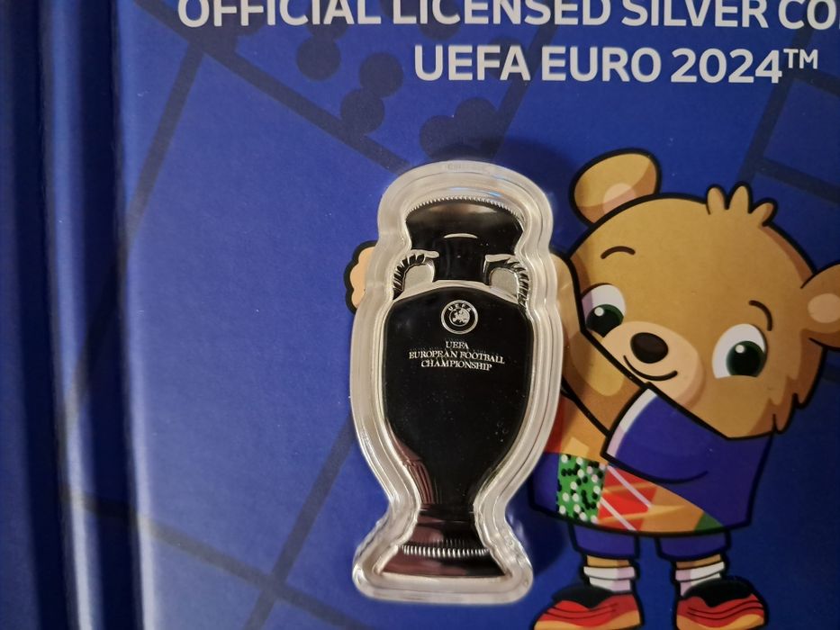 Medal z czystego srebra w kształcie pucharu UEFA EURO 2024