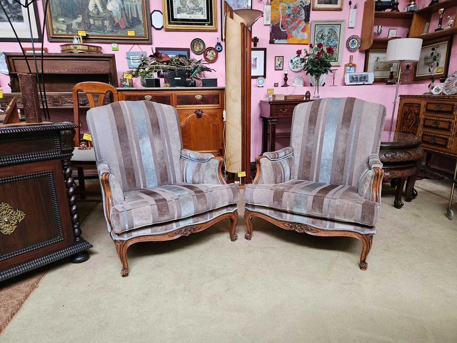 Cadeirões antigos - Bom estado geral - Valor unitário