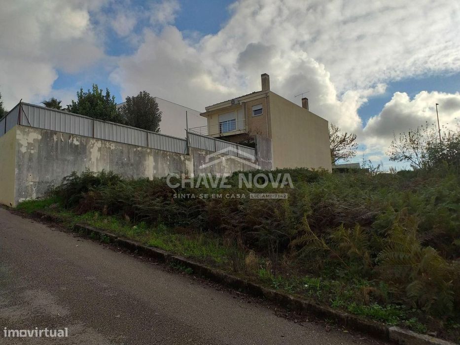 Lote de Terreno para Moradia Geminada