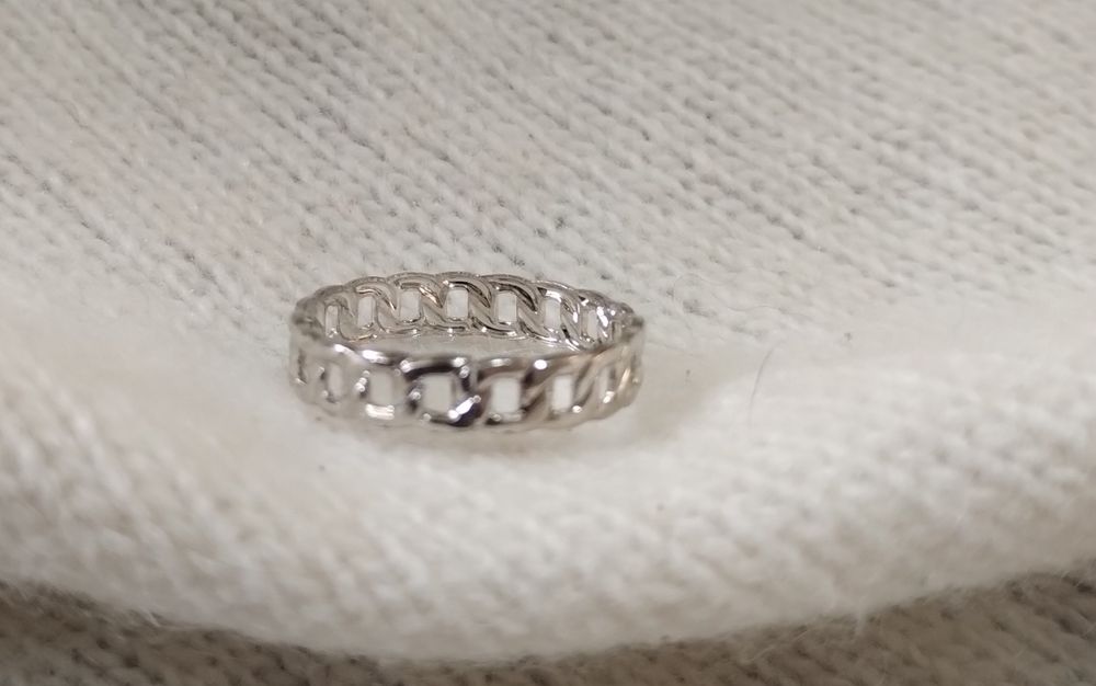 Подарую каблучку Переплетіння