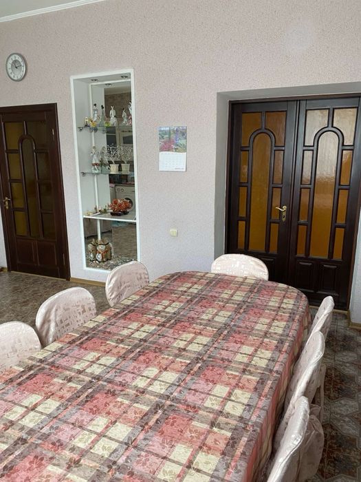 Продається двоповерховий будинок у місті Берестин.