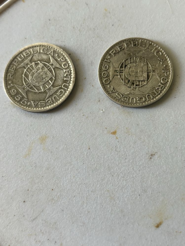 Moedas de vinte escudo em prata mocambique