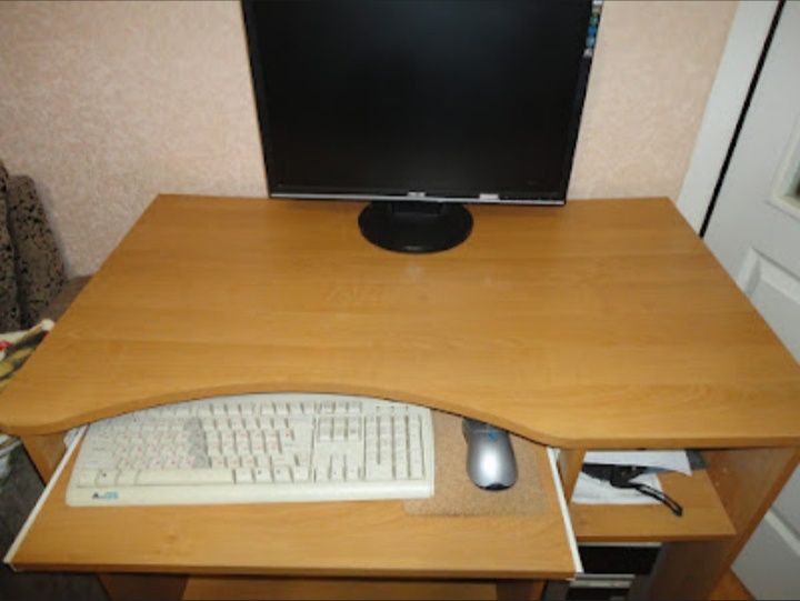 Компютер зі столом